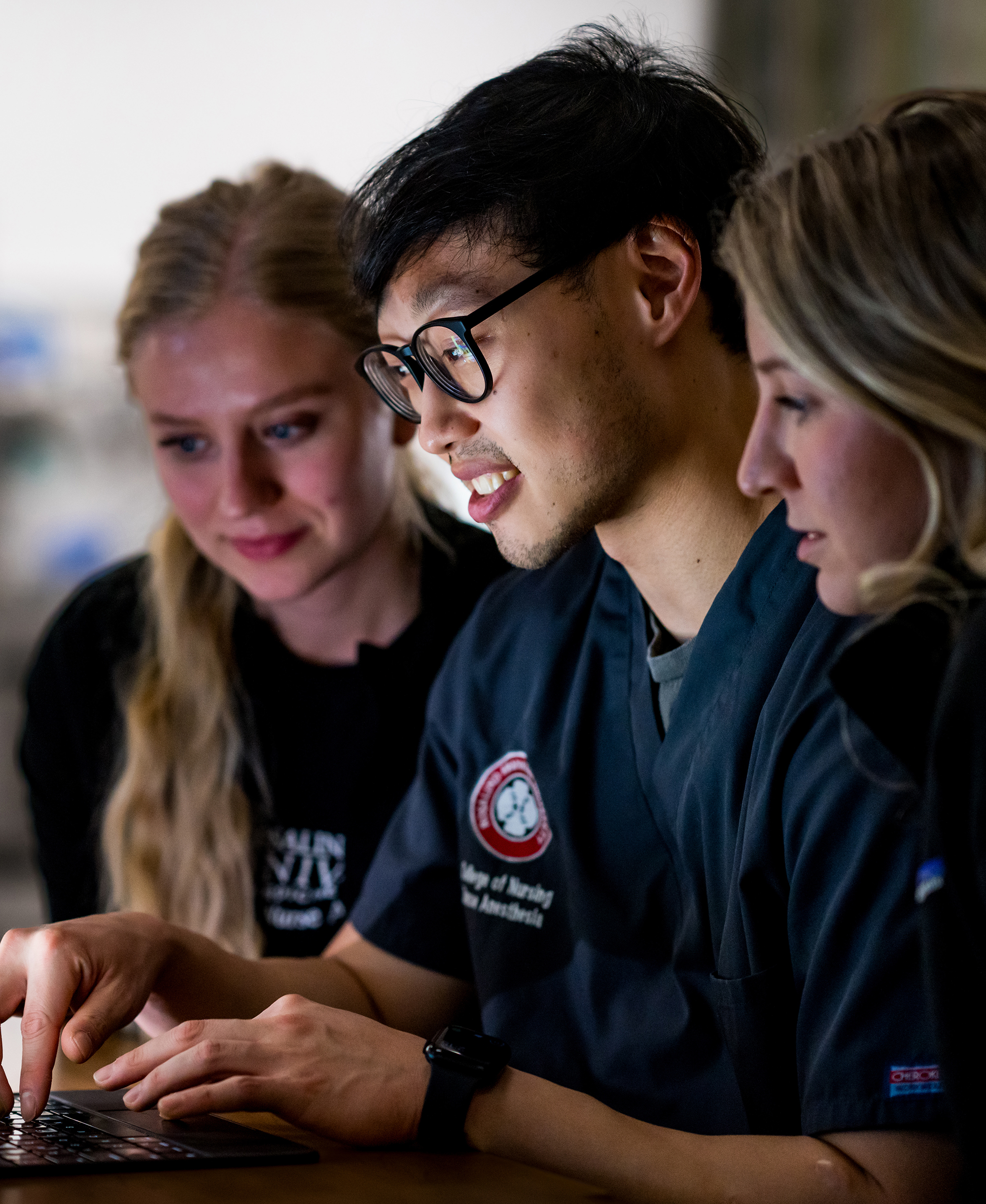 Nurse anesthetist students use technology